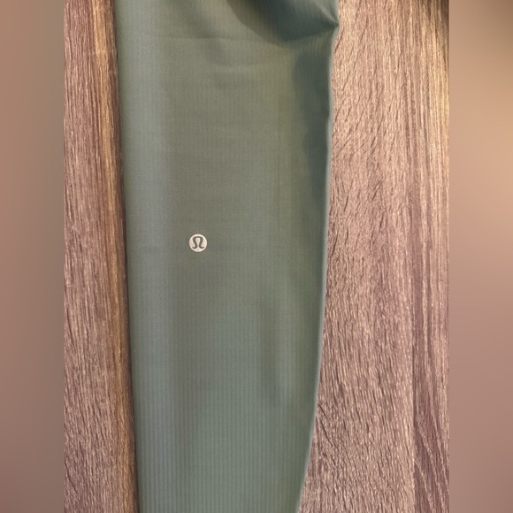 New Lululemon Wunder Train High-Rise Ribbed
Tight 28", Green, Grey Eucalyptus, 8 - Picture 9 of 12